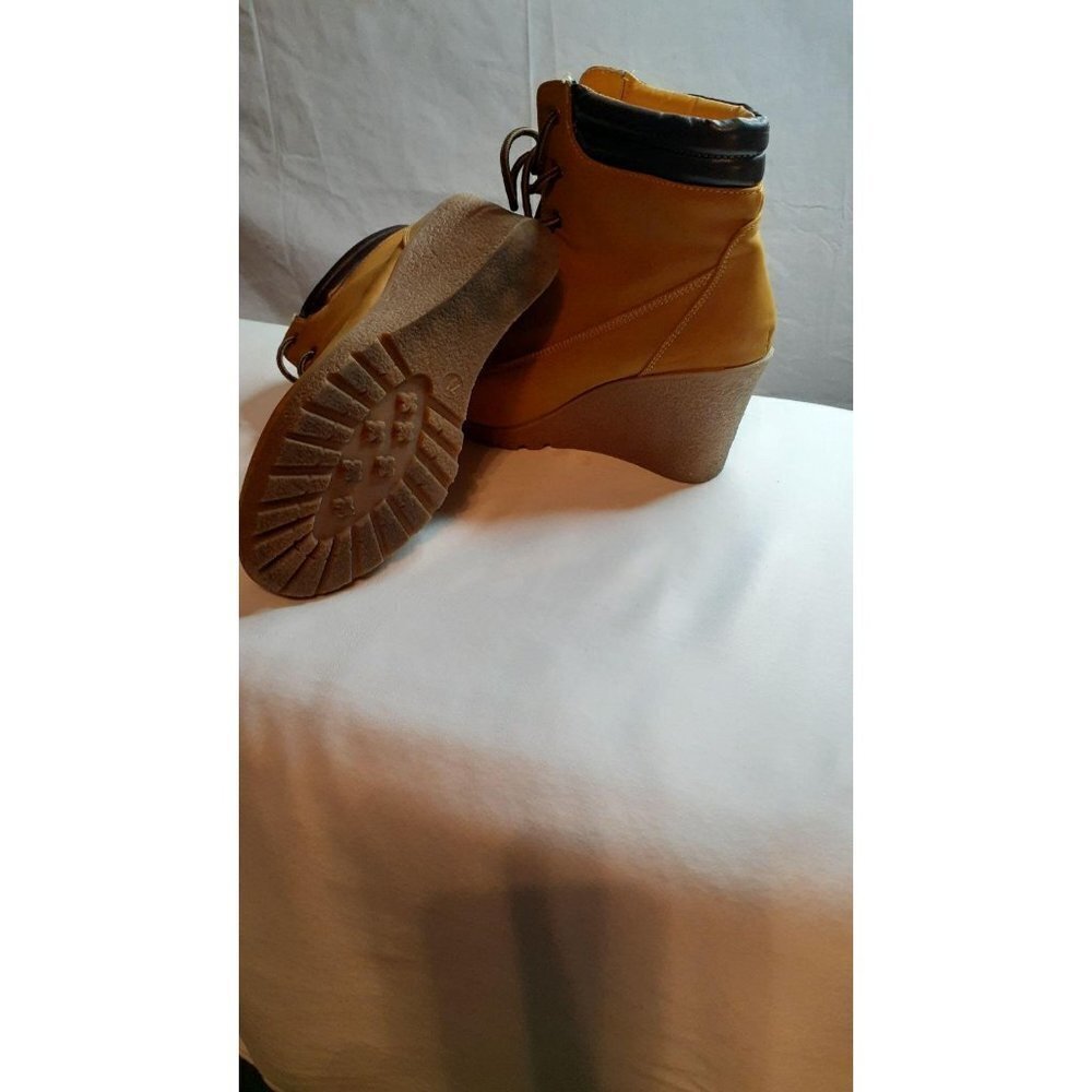 Boots - Picture 4 of 6